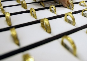 Продавец киевского ювелирного магазина присвоила украшений на миллион гривен