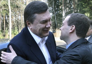 Медведев объяснил причины частых встреч с Януковичем: Соскучились, знаете ли