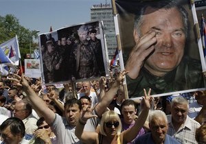 Десять тысяч боснийских сербов провели митинг в защиту Младича