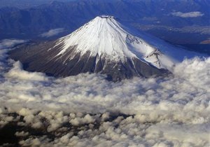 Японские власти ввели плату за восхождение на гору Фудзи