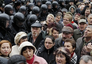 Участники акции протеста в центре Киева переместились к Администрации Президента