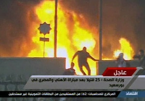 В Каире болельщики подожгли стадион. Число погибших в Порт-Саиде возросло до 50