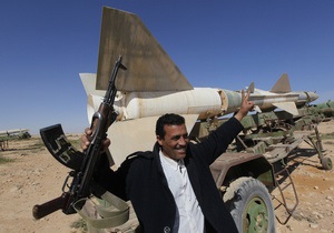 СМИ: Ливийские повстанцы сбили военный самолет