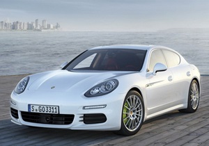 В СМИ появились фотографии обновленного Porsche Panamera