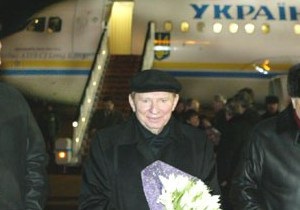 Кучма прилетел в Москву чартерным рейсом