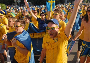 После матча со Швецией из фан-зоны Киева вывезли 150 кубометров мусора