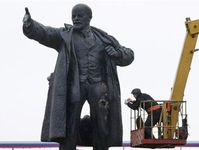 Взорванный в Петербурге памятник Ленину временно демонтируют