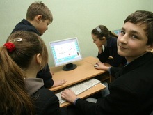 Корреспондент исследовал мир современных украинских школьников