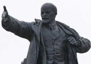В Запорожской области памятнику Ленину отбили голову