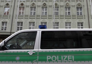 В Германии полиция провела операцию по задержанию картонного пасхального зайца
