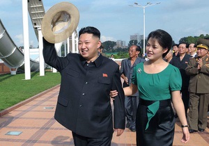 СМИ: Жена Ким Чен Уна посещала Южную Корею в качестве чирлидера