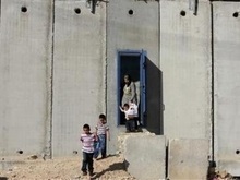 Военнослужащие Израиля блокировали палестинский поселок