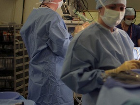 В Китае врачи по ошибке вшили металлическую пластину в здоровую ногу пациента