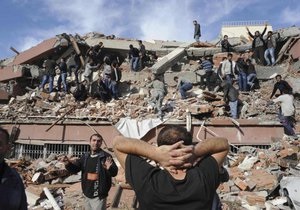 Мощное землетрясение в Турции: США выделили помощь в $300 тысяч