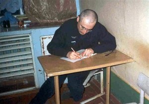 Путин считает приговор Pussy Riot справедливым и ждет прошения Ходорковского о помиловании