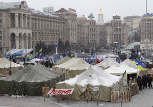 Милиция и коммунальщики снесли палаточный городок на Майдане