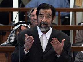Судью, приговорившего к смерти Саддама Хусейна, обвинили в преступлениях против человечности
