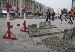 На Майдане Незалежности начался демонтаж плитки