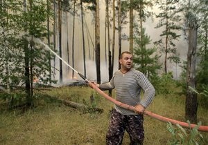 Янукович: Украина окажет России помощь в борьбе с пожарами