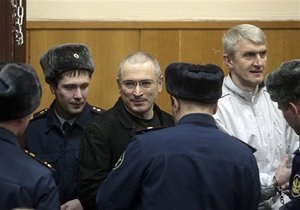Суд: Ходорковский и Лебедев должны быть изолированы от общества
