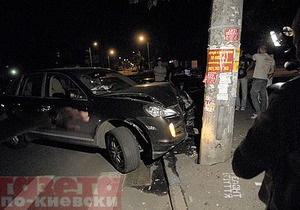 В Киеве сотрудники СТО угнали и разбили Porsche Cayenne
