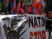 Делегацию НАТО в Харькове встретили плакатами о гестапо