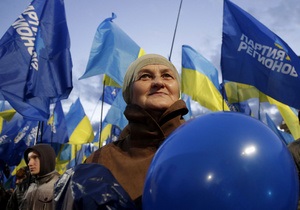 Почти миллион украинцев проголосует на дому. Оппозиция обвиняет ПР в фальсификациях
