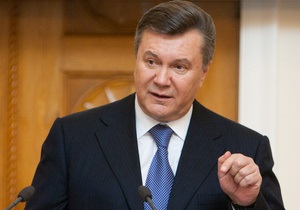 Янукович поздравил Азарова с юбилеем
