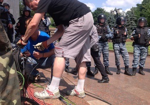 Трансляции пресс-конференции Януковича помешало повреждение демонстрантами кабеля