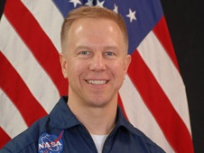 NASA нашло замену астронавту Discovery, получившему травму
