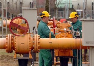 Москва перекрывает вентиль: транзит российского газа в Европу через Украину за сутки упал в два раза