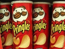 Прах создателя упаковки Pringles похоронили в банке из-под чипсов