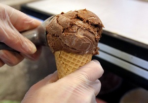 Ученые: У подростков может формироваться зависимость от мороженого