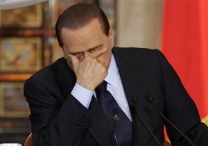 Берлускони обвиняет оппозицию в использовании судов и СМИ в борьбе против него