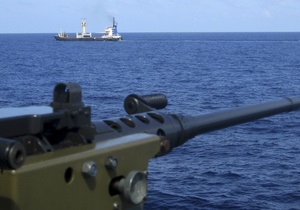 Датский военный корабль затопил плавучую базу пиратов неподалеку от побережья Сомали