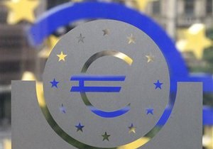 Евро рекордно падает из-за бюджетных проблем Греции
