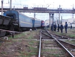 В Запорожье сошли с рельсов четыре вагона поезда Киев - Севастополь