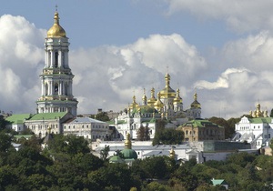 В Киево-Печерской лавре молятся о ниспослании дождя