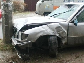 В Херсоне Mercedes сбил троих пешеходов