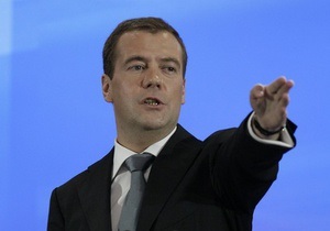 Медведев пообещал не допустить вмешательства извне во внутренние дела РФ