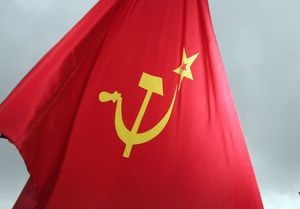 Глава Херсонской ОГА распорядился встречать 9 мая с флагами СССР