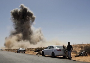 Войска Каддафи задействовали танки и авиацию для подавления восстания в Аль-Завие
