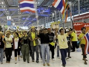 Международные авиакомпании отменяют рейсы в Таиланд