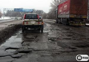В Мининфраструктуры насчитали 140 гектаров ям на украинских дорогах