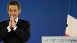 Саркози впервые опередил Олланда благодаря критике ЕС