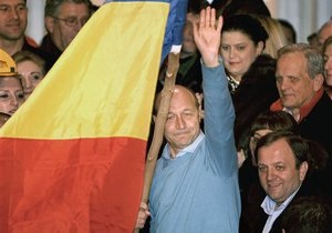 Президентские выборы в Румынии: Басеску победил с минимальным отрывом