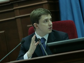 Киевсовет: Довгий смог провести голосование, несмотря на блокирование трибуны