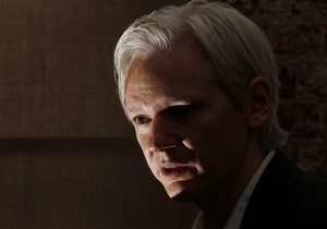 WikiLeaks выделил на защиту подозреваемого в передаче данных $15 тысяч