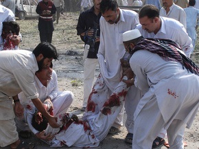В результате теракта в Пешаваре погибли три человека