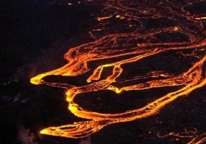 На Камчатке вулкан выбросил пепел  на высоту более шести километров